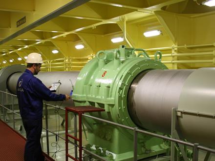 Alignment measurement of the propeller shaft using Wärtsilä´s patented gyro laser technology.