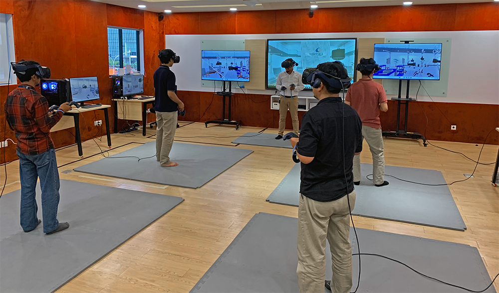 Wärtsilä Land and Sea Academy Virtual training  in a group